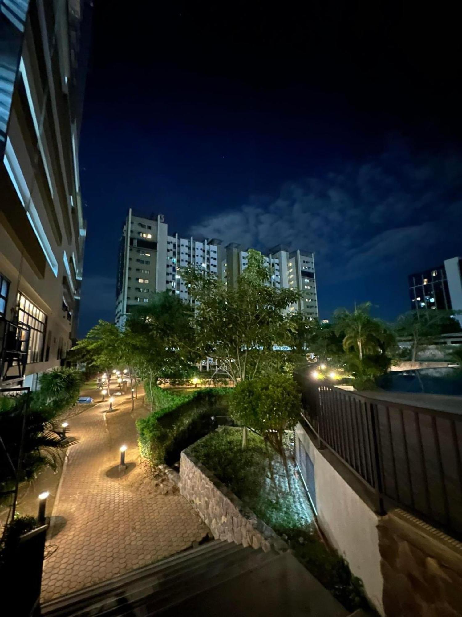 Arlowes At 20F Grand Residences Cebu Exterior photo